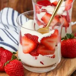 STRAWBERRIES & CREAM